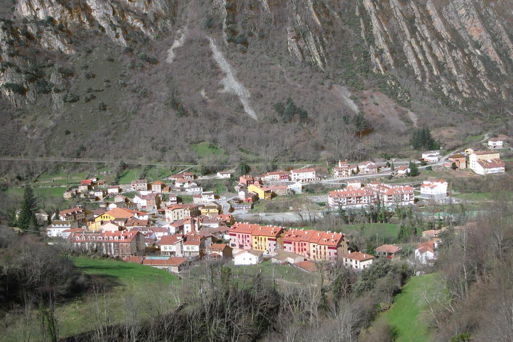 Hotel Castillo Del Alba Pola de Somiedo Bagian luar foto